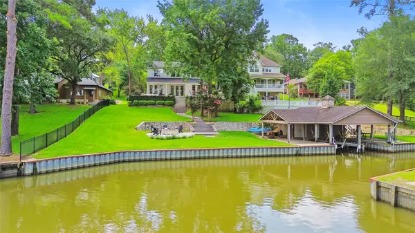 81 Lake Oaks Boulevard, Coldspring, TX 77331