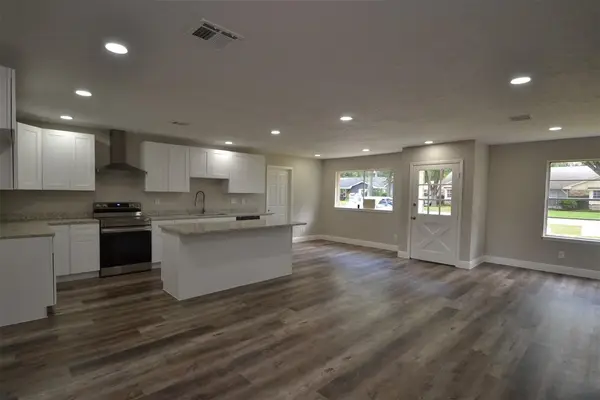 731 James Street, Tomball, TX 77375