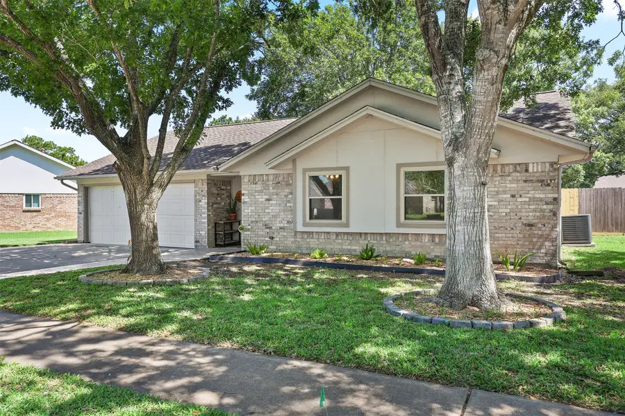 1819 Meadow Creek Drive, Pearland, TX 77581 - #3
