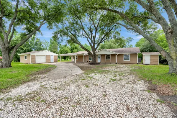 7440 County Road 215a, Alvin, TX 77511