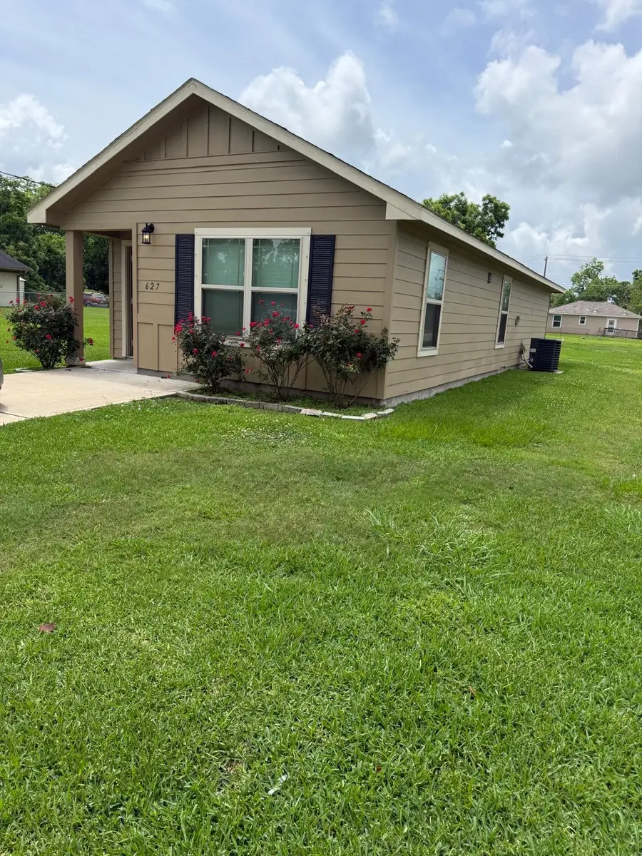 627 W Live Oak Street, Angleton, TX 77515 - #3