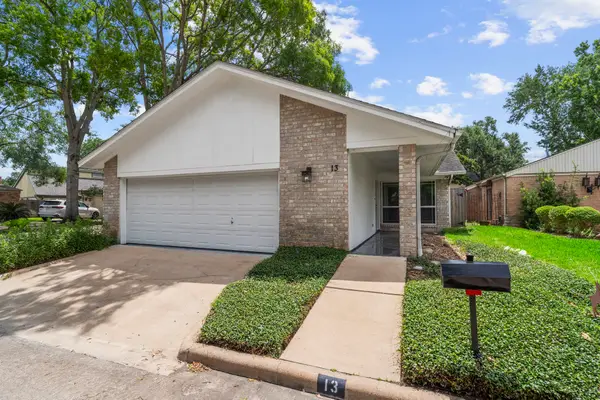 13 Tiffany Square, Sugar Land, TX 77478