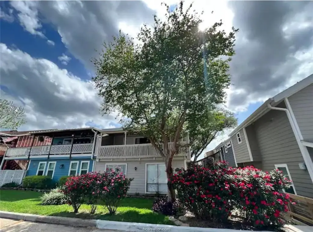 129 April Point Drive N, Conroe, TX 77356 - Image #1