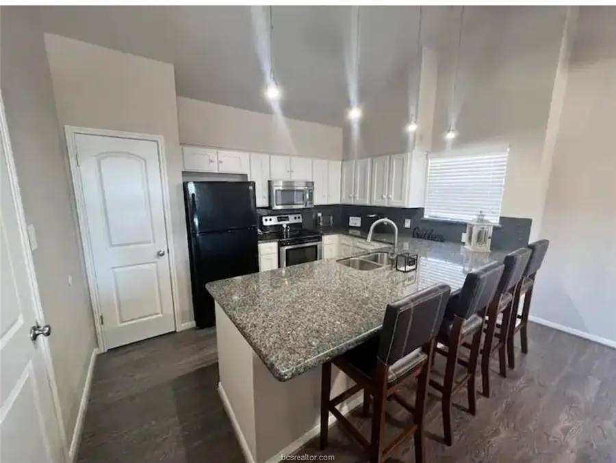 129 April Point Drive N, Conroe, TX 77356 - Image #3