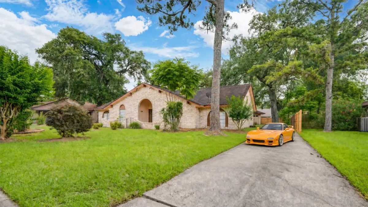 204 Nasturtium Street, Lake Jackson, TX 77566 - #1