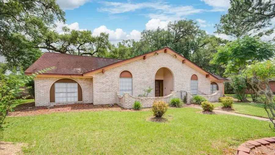204 Nasturtium Street, Lake Jackson, TX 77566 - #2