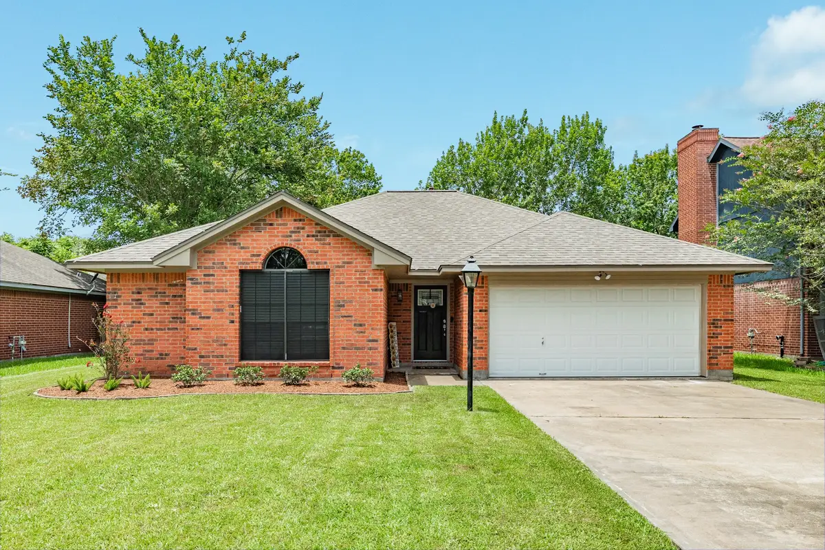 112 Papaya Street, Lake Jackson, TX 77566 - #1