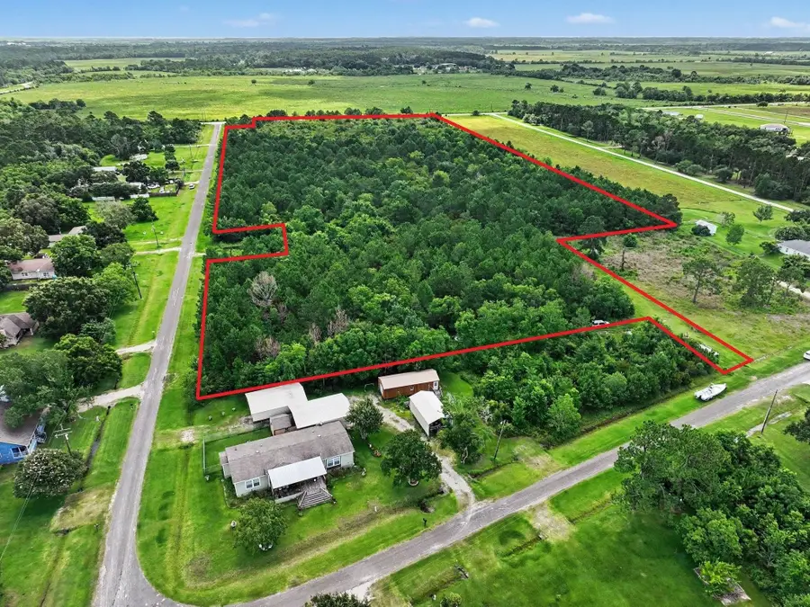 1750 W Bayshore, Anahuac, TX 77514 - #2