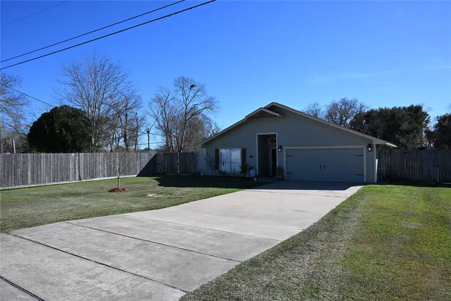 1220 Fairground Ln, Angleton, TX 77515 - #2