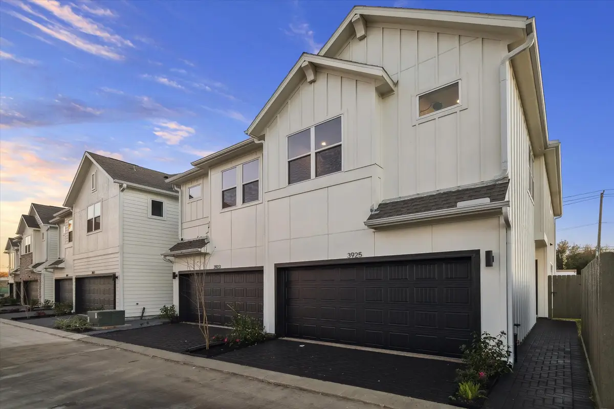 3913 Willowbend Point, Houston, TX 77025 - Image #1