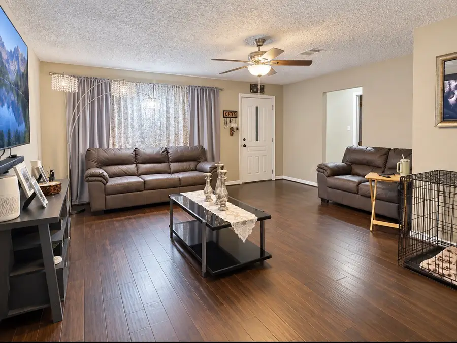 904 Sherwood Drive, Pasadena, TX 77502 - #2