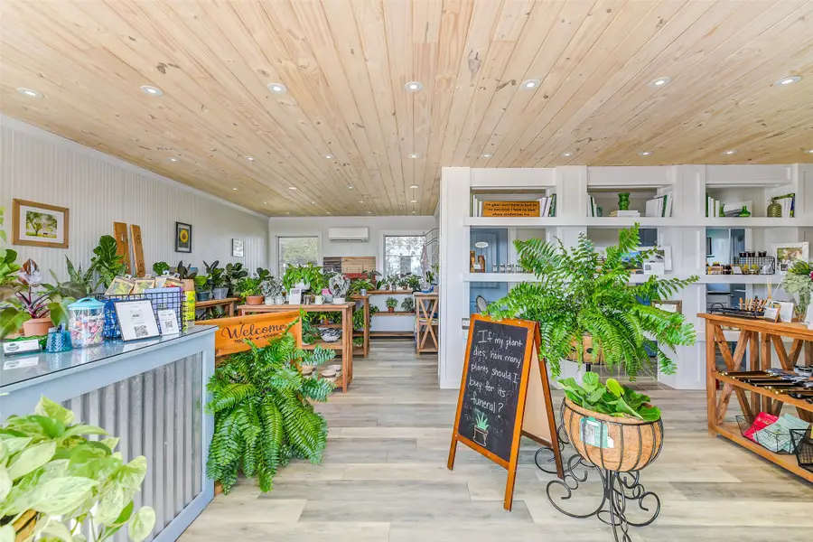 511 W Main Street, Weimar, TX 78962 - Image #3