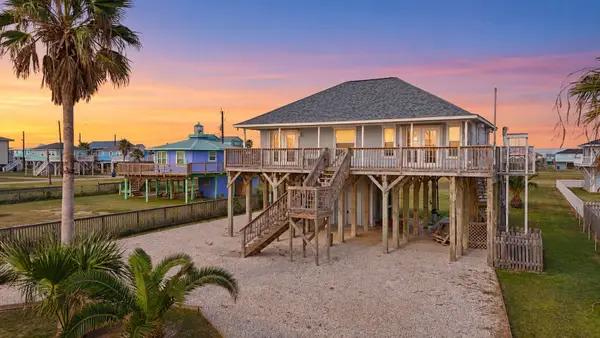 904 Surf Drive, Surfside Beach, TX 77541