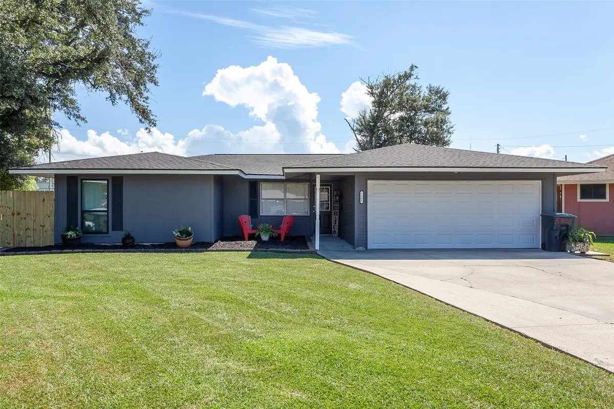 5308 W Groves Circle, Groves, TX 77619 - Image #1