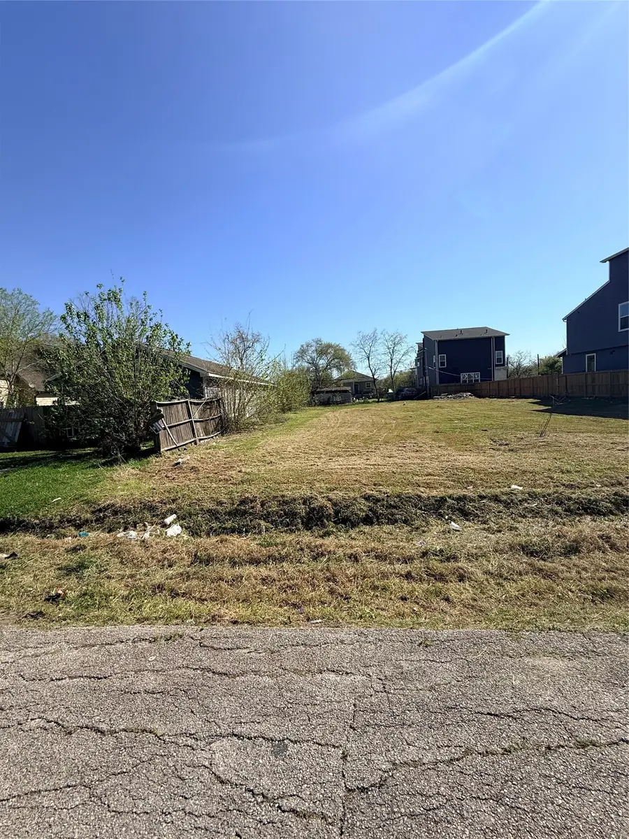 5004 Higgins Street, Houston, TX 77033 - #2