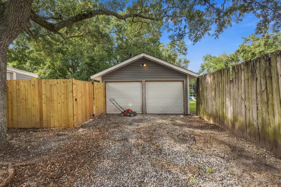 140 9th Avenue, Nederland, TX 77627 - #2