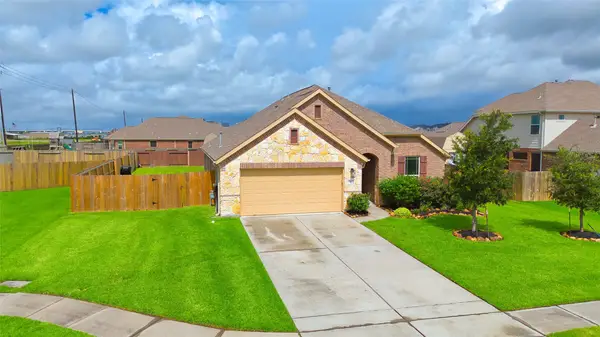 9107 Brett Court, Mont Belvieu, TX 77523