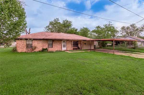 210 Bullard Street, Madisonville, TX 77864