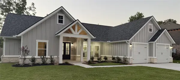 320 Wood Haven Drive, West Columbia, TX 77486