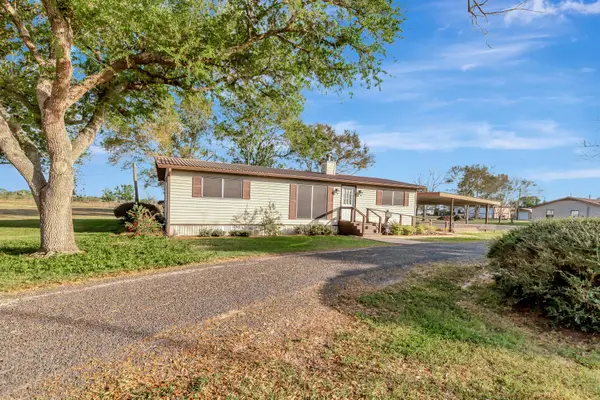 293 County Road 406, Edna, TX 77957