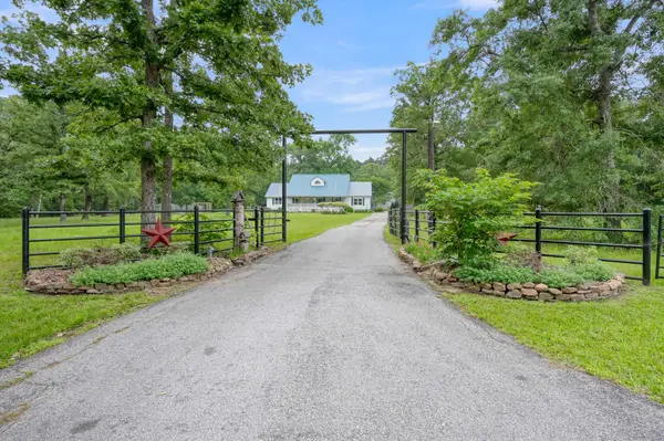 197 Sunset Lake Drive, Huntsville, TX 77340