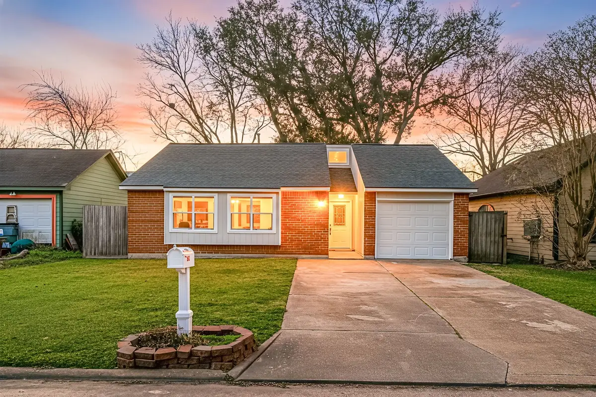 4902 Moody Reef Drive, Bacliff, TX 77518 - #1