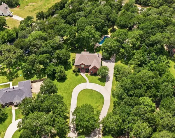 3805 N Briarwood Drive, Brenham, TX 77833