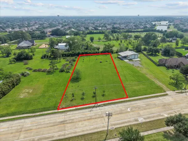 818 Louisiana Avenue, League City, TX 77573
