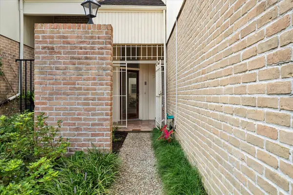 10123 Valley Forge Drive, Houston, TX 77042