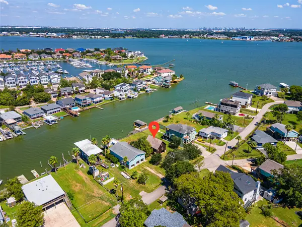 2124 Cove Park Drive, Kemah, TX 77565