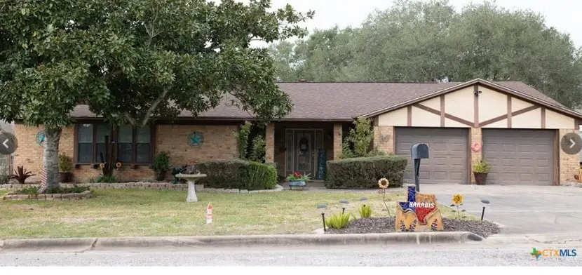 904 Carroll Dr, Yoakum, TX 77995 - #1