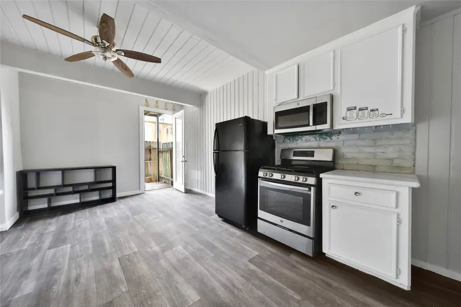 28 Lakeway Street, Conroe, TX 77304 - #2