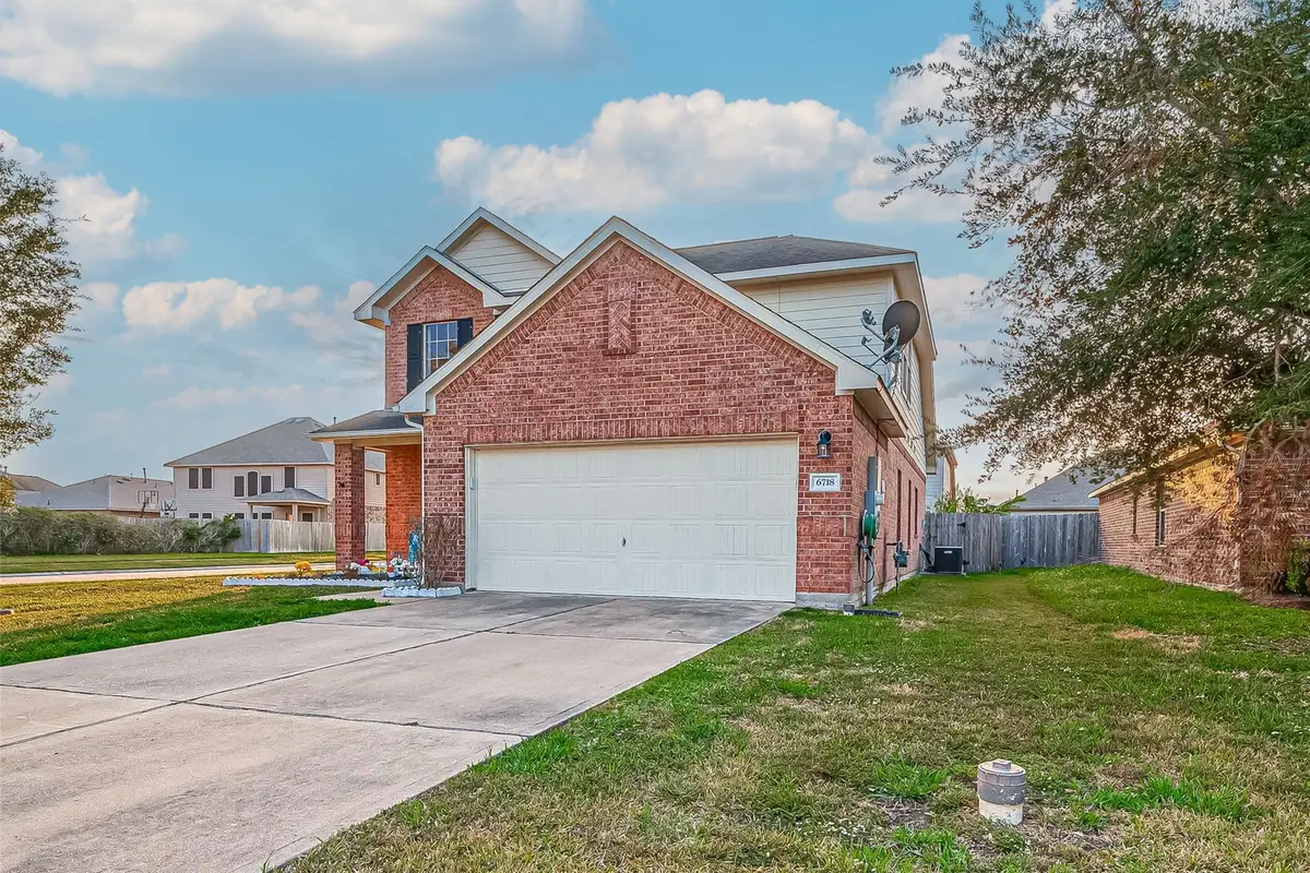 6718 Poplar Bend Lane, Dickinson, TX 77539 - Image #1