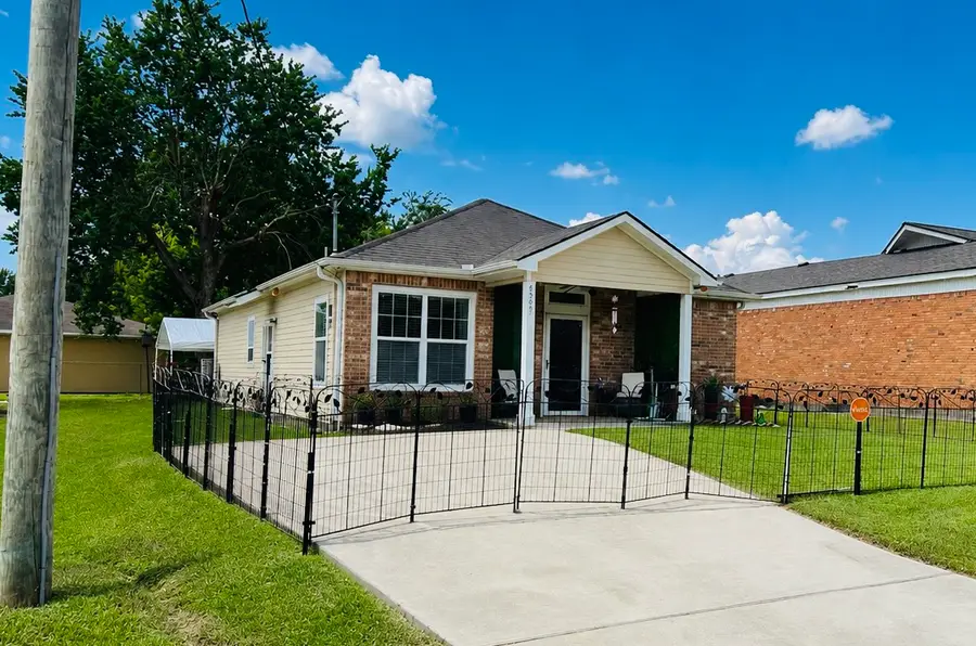 6509 Carver Avenue, Texas City, TX 77591 - #2