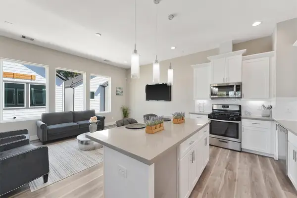 238 Julia Street #E, Houston, TX 77022