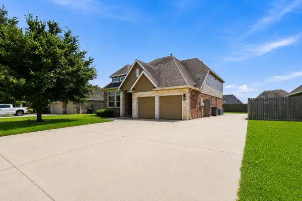 9611 Indian Trail, Mont Belvieu, TX 77523