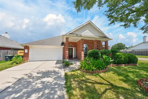 10101 Hidden Falls Drive, Pearland, TX 77584