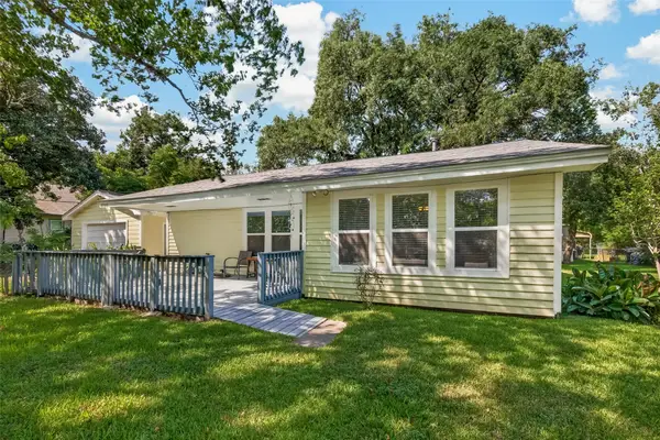 3315 Walsh Street, Bacliff, TX 77518
