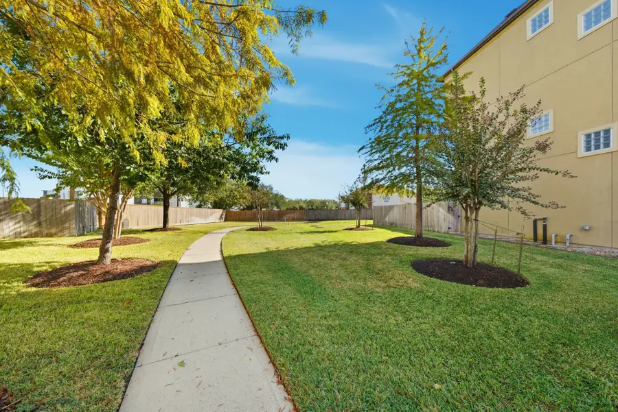 10218 Spring Shadows Park Circle, Houston, TX 77080 - Image #3