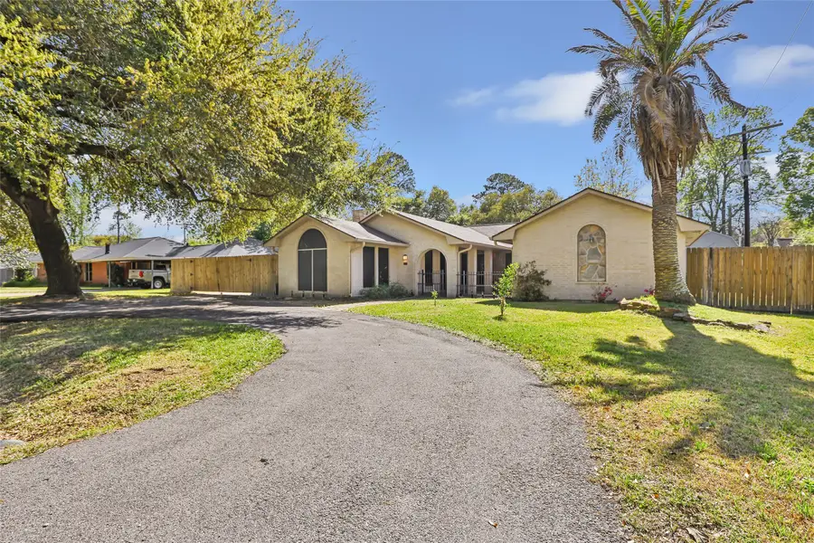 6 Hillcrest Street, Dayton, TX 77535 - #2