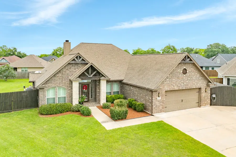 64 Poppy Court, Lake Jackson, TX 77566 - #2