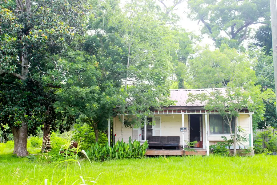 120 Creekside Drive, Angleton, TX 77515 - #2