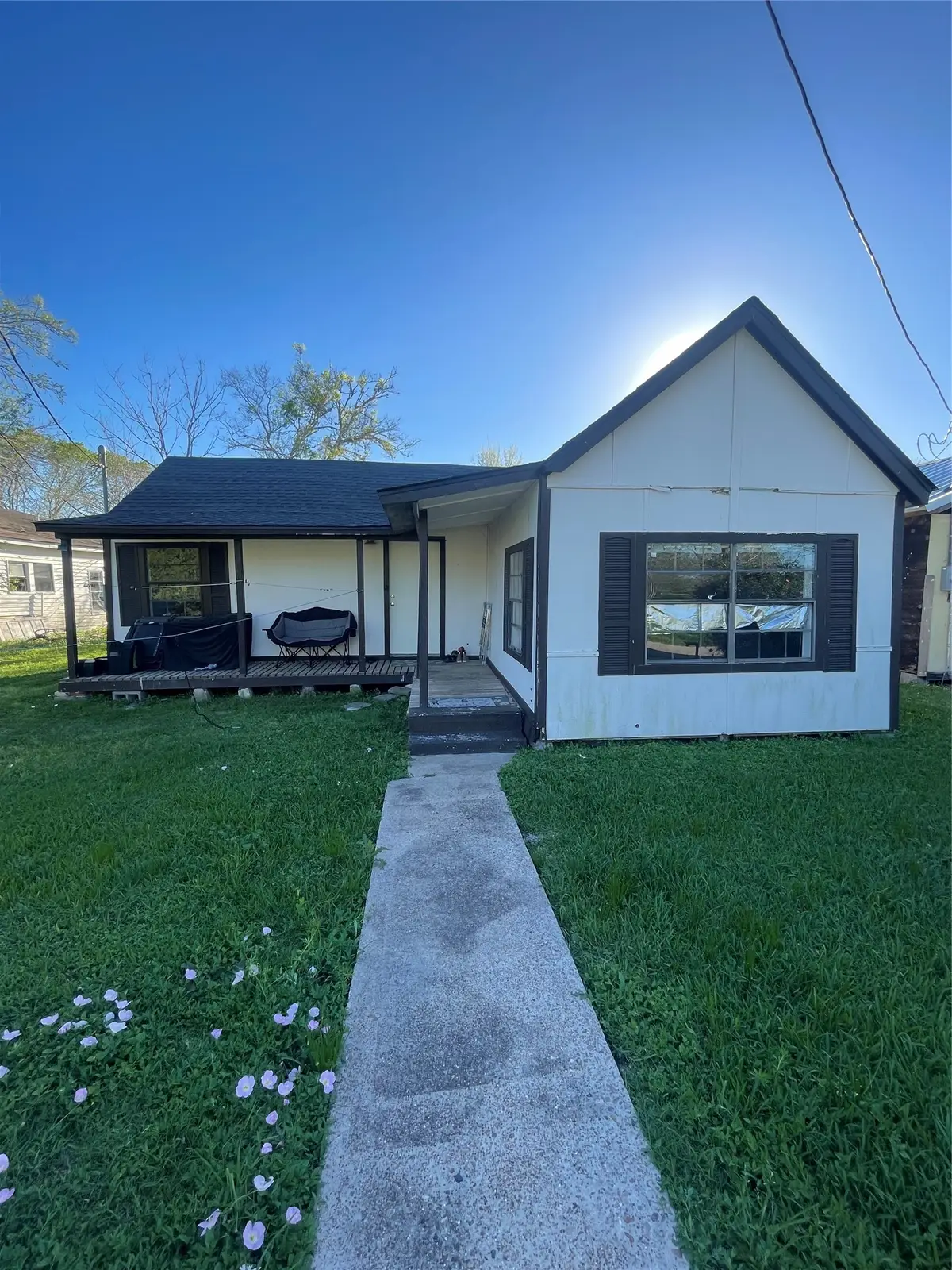 105 N Carver Street, Edna, TX 77957 - #1