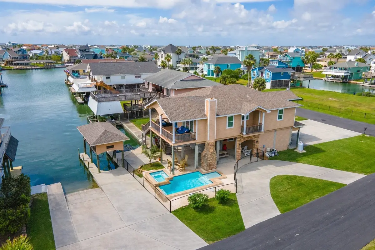 1301 Maui Dr Drive, Tiki Island, TX 77554 - #1