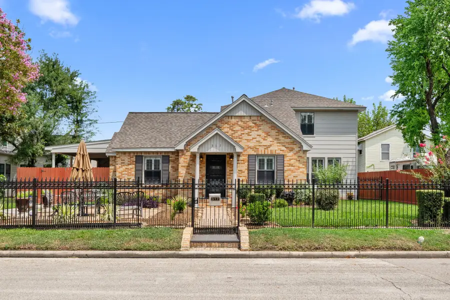 317 Avenue Of Oaks Street, Houston, TX 77009 - Image #2