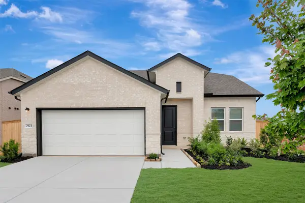 7923 Jade Crest Drive, Angleton, TX 77515
