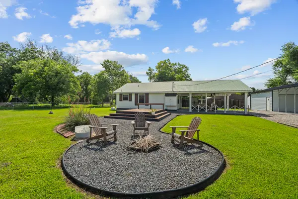 4901 S Elm Avenue, Santa Fe, TX 77517