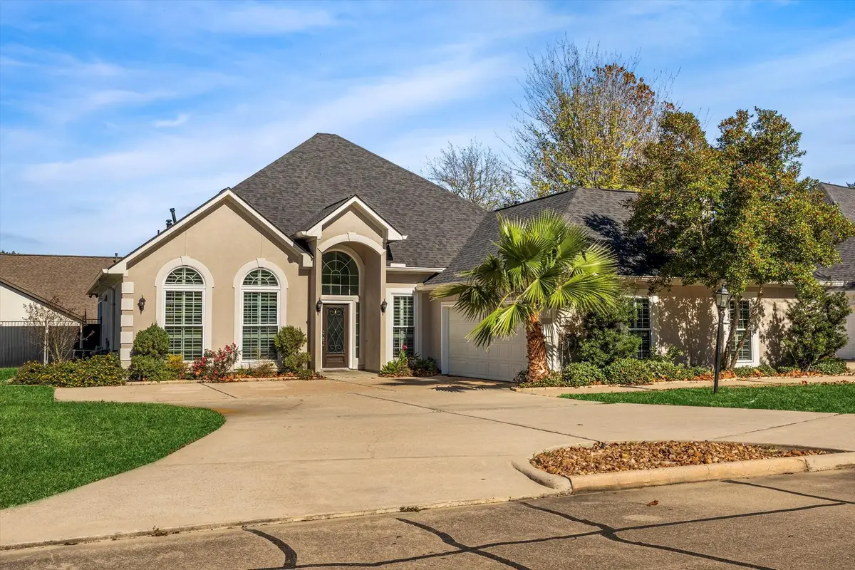 98 Victoria Drive W, Montgomery, TX 77356 - Image #1