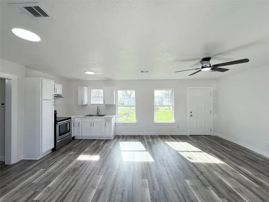 506 S Iowa Street, La Porte, TX 77571 - #3