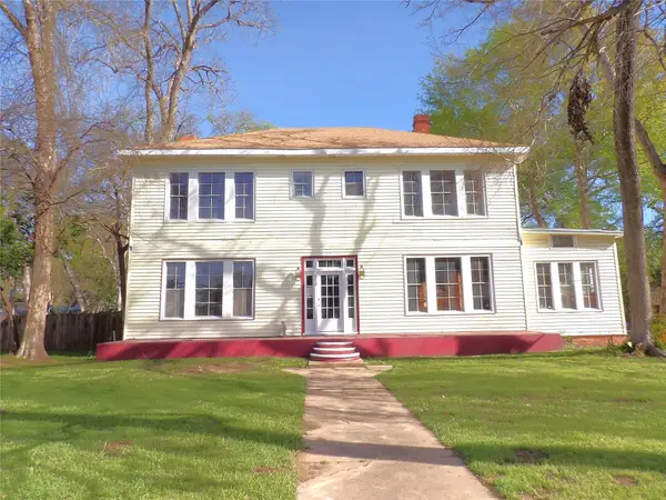 718 E Houston Avenue, Crockett, TX 75835